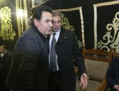 خيرى رمضان وأشرف زكى وحسن الرداد فى عزاء شقيقة المخرج خالد يوسف