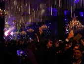 عمرو دياب ينشر صورة من حفل الكريسماس على "إنستجرام" ويعلق: حفل رائع