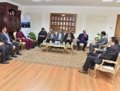 صور.. محافظ أسيوط يستقبل رئيس الطائفة الإنجيلية بمصر ويكرم شيخ الإنجيليين