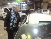 سقوط جزء من واجهة عقار بشارع سامية الجمل بالمنصورة وتحطم سيارة أسفله