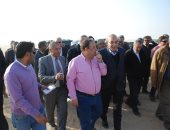 وزير الزراعة يتفقد أعمال مشروع استزراع 20 ألف فدان غرب المنيا