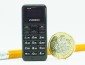 شركة بريطانية تكشف عن أصغر هاتف فى العالم.. حجمه لا يتعدى ٥ سنتيمترات