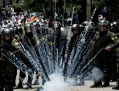 صور.. اشتباكات عنيفة بين شرطة بوليفيا ومحتجين على سياسات الرعاية الصحية