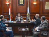 محافظ الأقصر يبحث توصيل المياه لـ13 ألف أسرة مع بيت الزكاة والصدقات