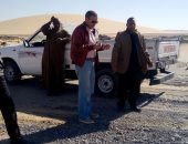 صور.. فتح الطريق المؤدى لقرى دوش بمركز باريس فى الوادى الجديد بعد تمهيده