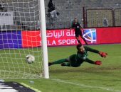 فيديو.. الحاوى ينفرد بحارس بتروجت والكرة تضل المرمى 