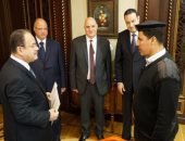 وزير الداخلية يكرم أبطال ملحمة حلوان.. ويؤكد: نقدم التضحيات من أجل الوطن