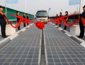 صور.. الصين تفتتح أول طريق بالطاقة الشمسية