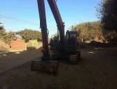 صور.. أهالى طوخ يتحفظون على كراكة تابعة لـ"الرى" لتسببها فى كسر كوبرى