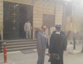 رئيس حى المطرية يرفع الإشغالات بمحيط الكنائس استعدادا لاحتفالات رأس السنة