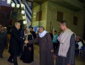 محافظ القليوبية يقدم واجب العزاء لأسرة شهيد حادث كنيسة مارمينا 