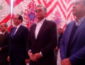 وزير النقل يبدأ زيارته لطريق بنها بالوقوف دقيقة حداد على شهداء الوطن