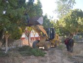 صور.. حملات نظافة وصيانة محطات مياه شرب بمركز الخارجة بالوادى الجديد