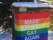 ديلى بيست: جار بنس علق لافتة "لنجعل أمريكا مثلية مجددا" خلال زيارته