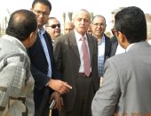 نائب رئيس المجتمعات العمرانية يتفقد تشطيبات الحديقة المركزية بالشيخ زايد