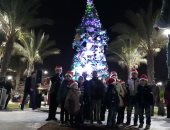 فيديو وصور.. احتفالات أهالى بورسعيد بشجرة عيد الميلاد داخل حديقة السلام