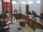 محافظ المنيا يناقش مخطط تطوير مسار العائلة المقدسة بجبل الطير 