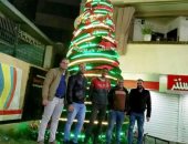 صور.. مسلمو وأقباط سوهاج يقيمون أول شجرة كريسماس للإحتفال برأس السنة
