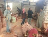 رئيس غرفة "الحرف اليدوية" يتفقد ورش الفخار بمحافظة الغربية