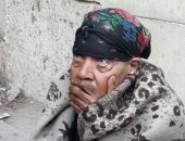 صور.. "التضامن" تنقذ سيدة مسنة من برد الشارع وتنقلها إلى دار رعاية المسنين