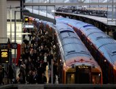 رابطة العاملين في السكك الحديدية ببريطانيا: إضرابات القطارات قد تمتد حتى الخريف