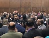فيديو.. مشادات بين الطاعنين على قيد المحامين وهيئة الدفاع بحضور سامح عاشور