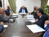 محافظ جنوب سيناء يعقد اجتماعا لحل مشكلات قرية طابا الجديدة
