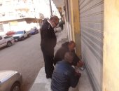 غلق وتشميع 11 محلا تجاريا مخالفا لشروط التراخيص بمدينة الأقصر
