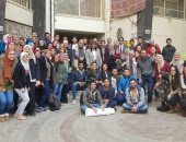 صور..50 طالبا وطالبة بفنون جميلة فى ورشة عمل لتطوير "درب اللبانة" بالخليفة