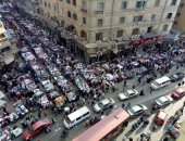 صورة اليوم.. حكايات متدارية فى سوق الحياة