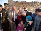 صور.. محافظ ومدير أمن القليوبية يشاركان فى تشييع جثمان شهيد حادث العريش