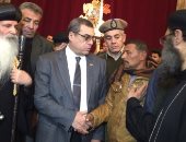 صور.. محافظ الفيوم يشارك أهالى قرية فانوس فى تشييع جنازة شهيد العريش