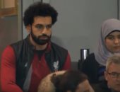 فيديو.. محمد صلاح وزوجته فى مدرجات أنفيلد لمتابعة لقاء ليفربول وإيفرتون