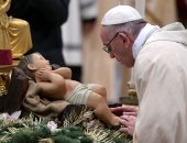 صور.. طقوس دينية وسباحة ومرح فى احتفالات العالم بـ"عيد الغطاس"