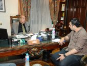 على عيسى رئيس جمعية رجال الأعمال المصريين: السيسى اتخذ أجرأ خطوات فى تاريخ الاقتصاد المصرى.. الحكومة تعانى من البيروقراطية والجهاز الموازى هو الحل.. وأطالب برفع الحد الأقصى للأجور.. ويوسف غالى أفضل وزير اقتصادى