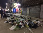 اضبط مخالفة.. القمامة تغلق طريق بأكبر الشوارع التجارية بالإسماعيلية "صور"
