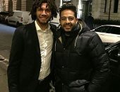 محمد حماقى ينشر صورته مع محمد الننى فى شوارع لندن
