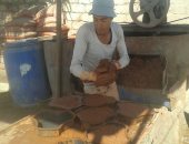 صور.. انقطاع المياه يهدد المصنع الوحيد لإنتاج البلاط الإسمنتى فى الداخلة