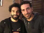 أبو تريكة ينشر صورة تجمعه بأفضل لاعب فى أفريقيا 2017