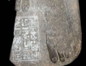صور.. الآثار تعثر على جزء من تمثال أمنحتب الثالث فى موقف سيارات بسوهاج