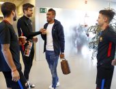 صور.. شاهد ماذا فعل كوتينيو فى اليوم الأول مع برشلونة 