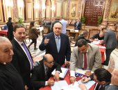 البرلمان يبايع زعيم مصر.. 367 نائبا يزكون السيسي للانتخابات فى 180 دقيقة (صور)