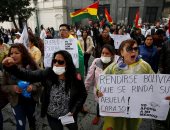 صور..اشتباكات بين شرطة بوليفيا ومحتجين على سياسات الرعاية الصحية الجديدة 