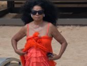 صور.. ديانا روس "السبعينية" بالمايوه على شاطئ بهاواى