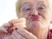 علماء بريطانيون يزيحون الستار عن تقنية تجدد مينا الأسنان