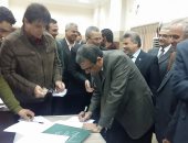 قيادات جامعة بنها يحررون توكيلات لترشح السيسى لفترة رئاسية ثانية