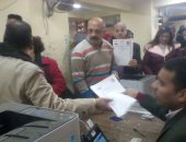 إقبال كثيف على مكاتب الشهر العقارى بالمنيا وتحرير 1855 توكيلا لتأييد الرئيس السيسي