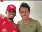 عمرو جمال ينشر صورة مع إيتو.. ويؤكد: واحد من الأساطير الأفريقية