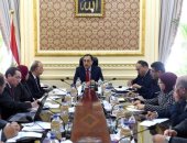 القائم بأعمال رئيس الوزراء يناقش سير العمل بـ"الأسمرات 3" مع محافظ القاهرة