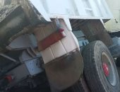 صور.. انهيار أجزاء من كوبرى الأوقاف بأبو المطامير إثر انقلاب مقطورة